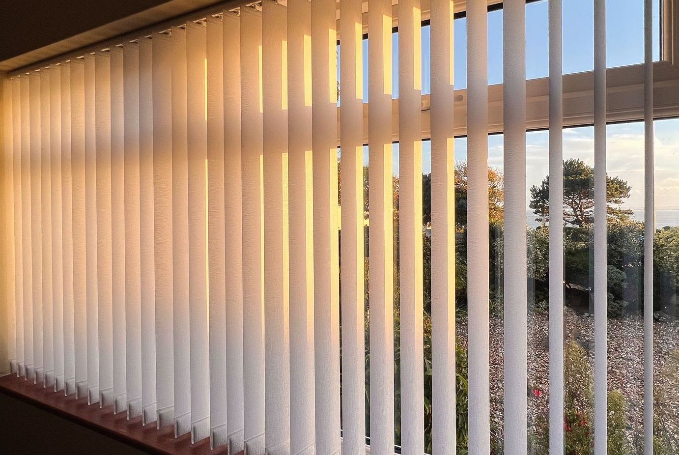 Color White Handcraft Vertical Blinds