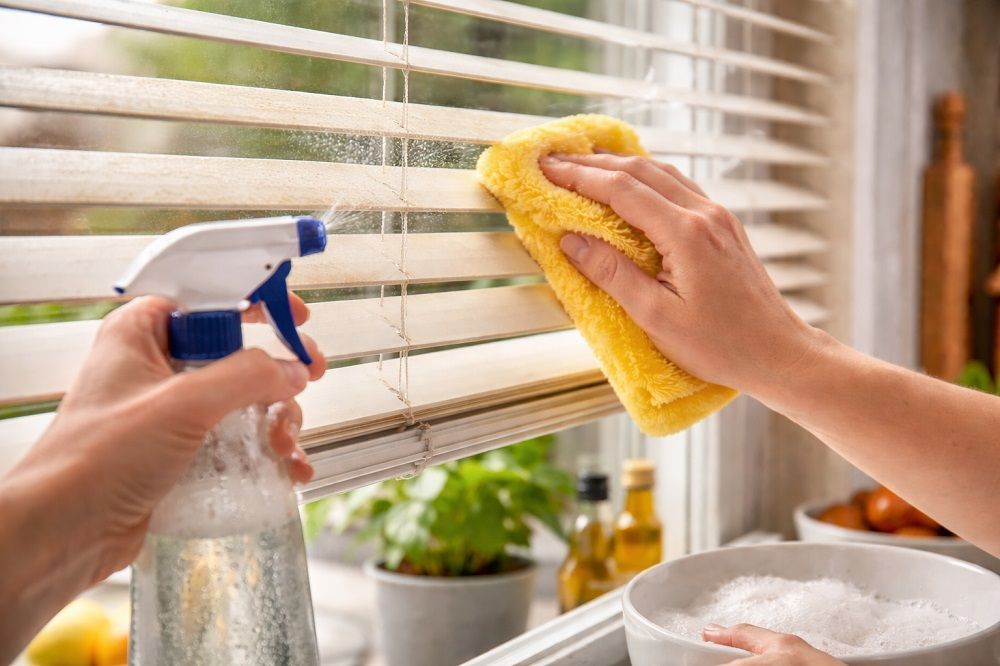 Cleaning greasy kitchen blinds