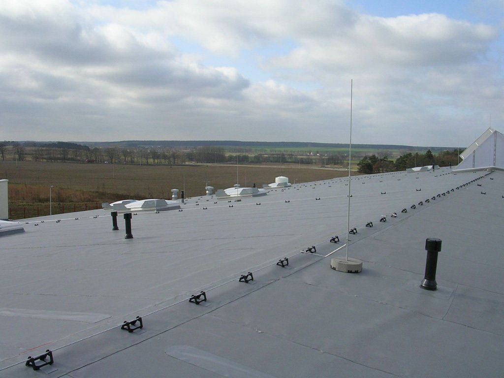 Hausdach mit Blitzschutz-Anlage