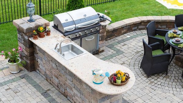 Complete outdoor outlet kitchen