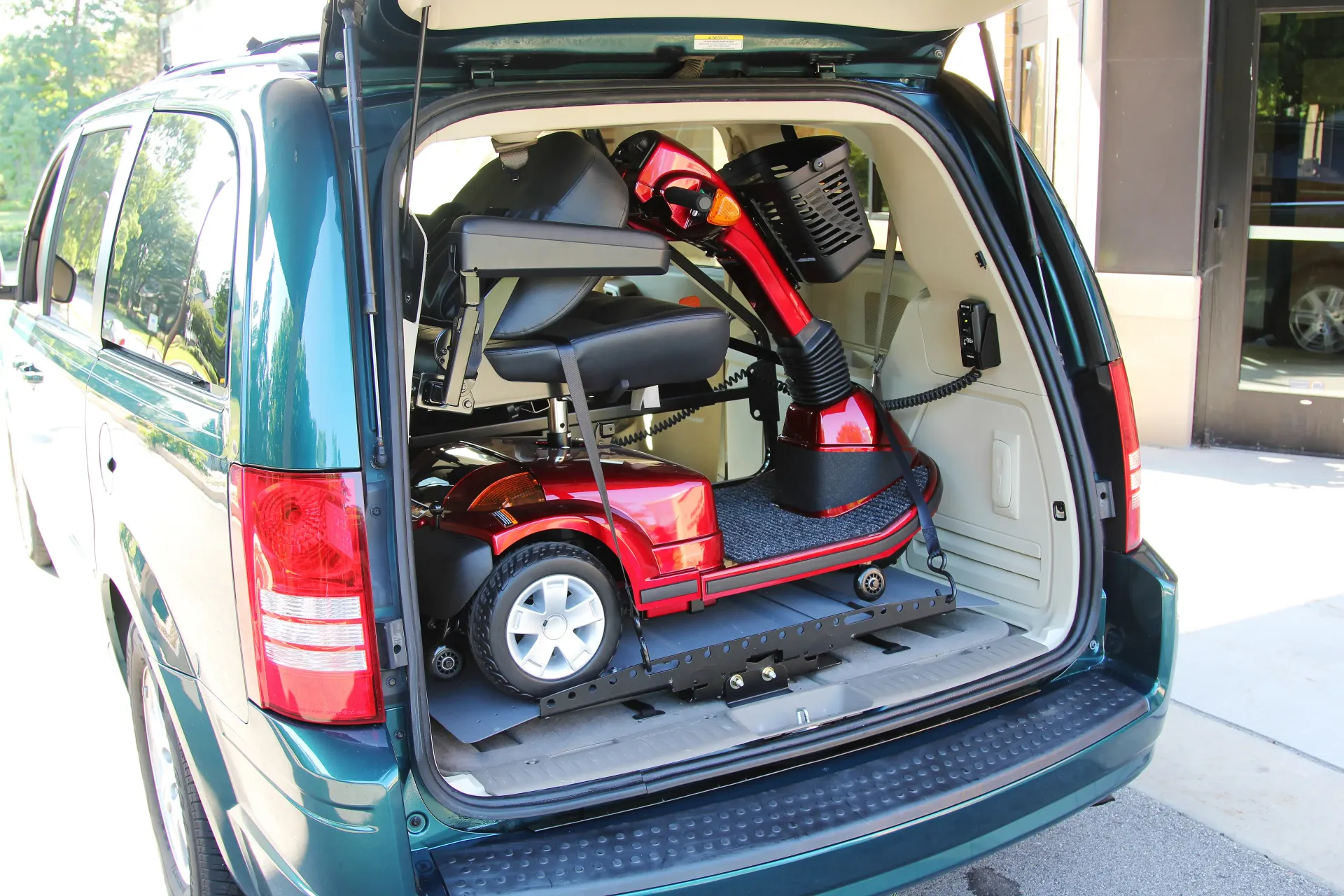 Bruno Joey VSL-4400 interior platform vehicle lift