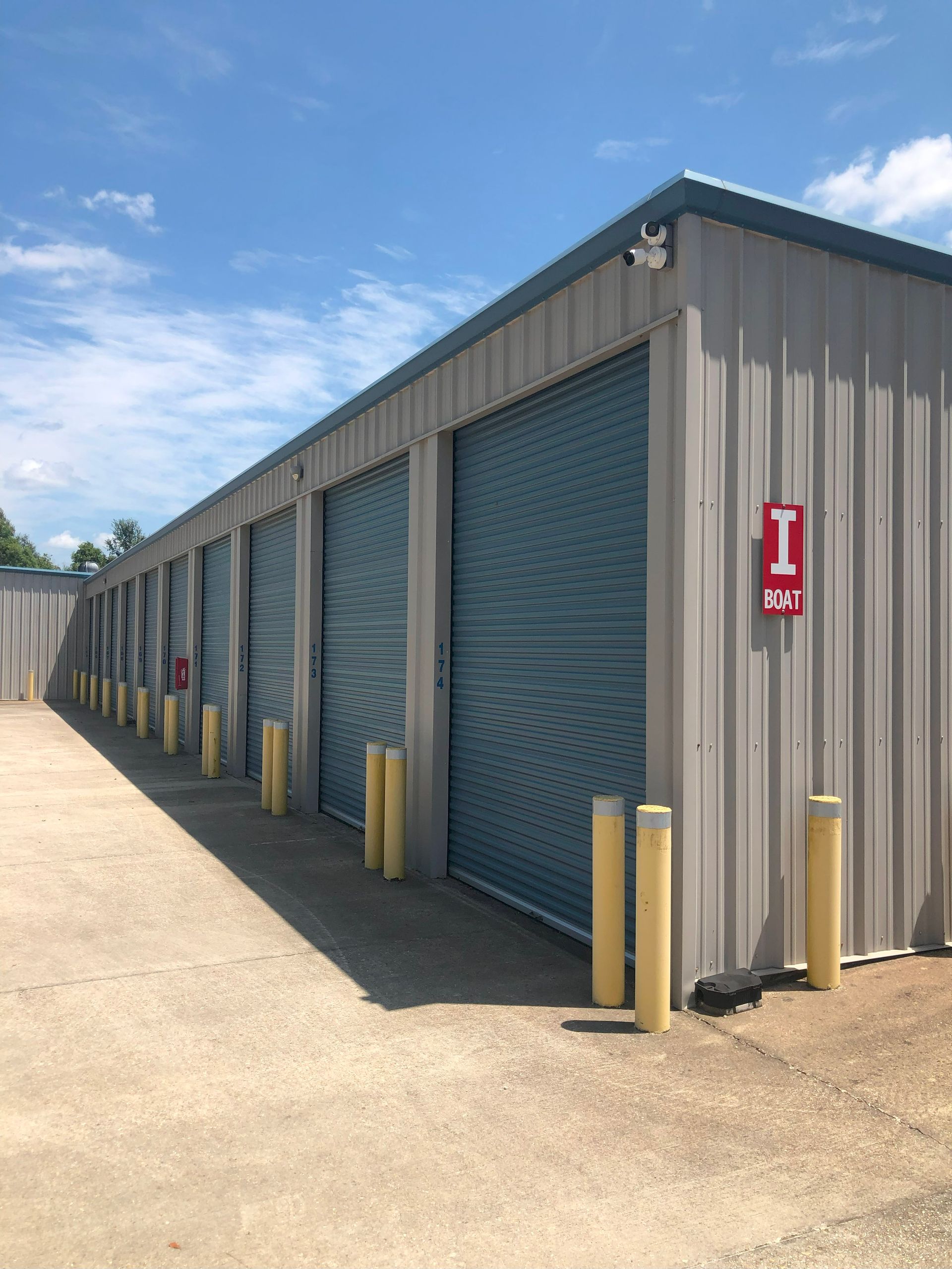 Boat and RV enclosed self storage parking at a facility with 24/7 access in Zachary, LA