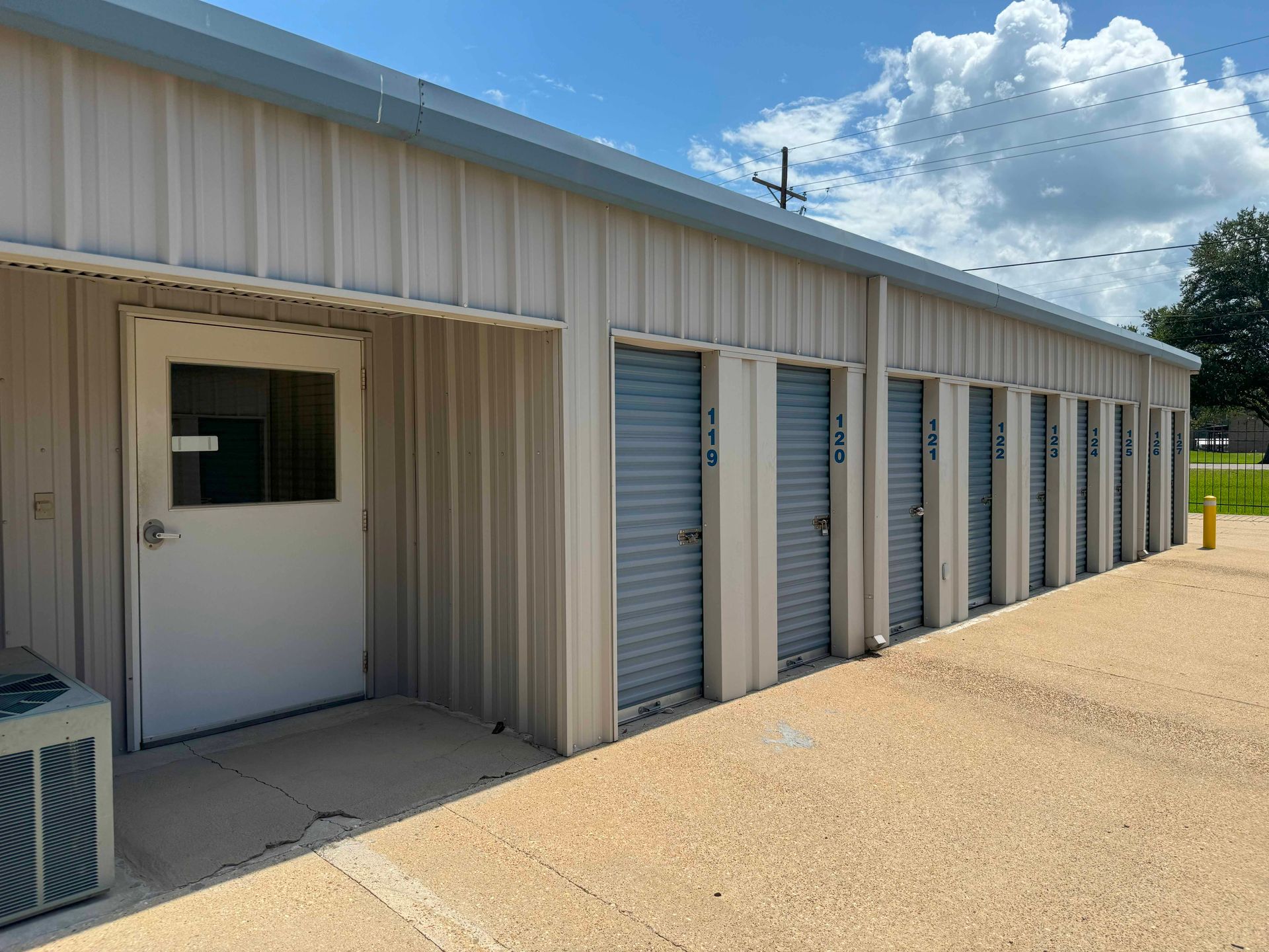 Small self storage units in Zachary, LA at a facility with great customer service, 24 hour access, and state-of-the-art security features.