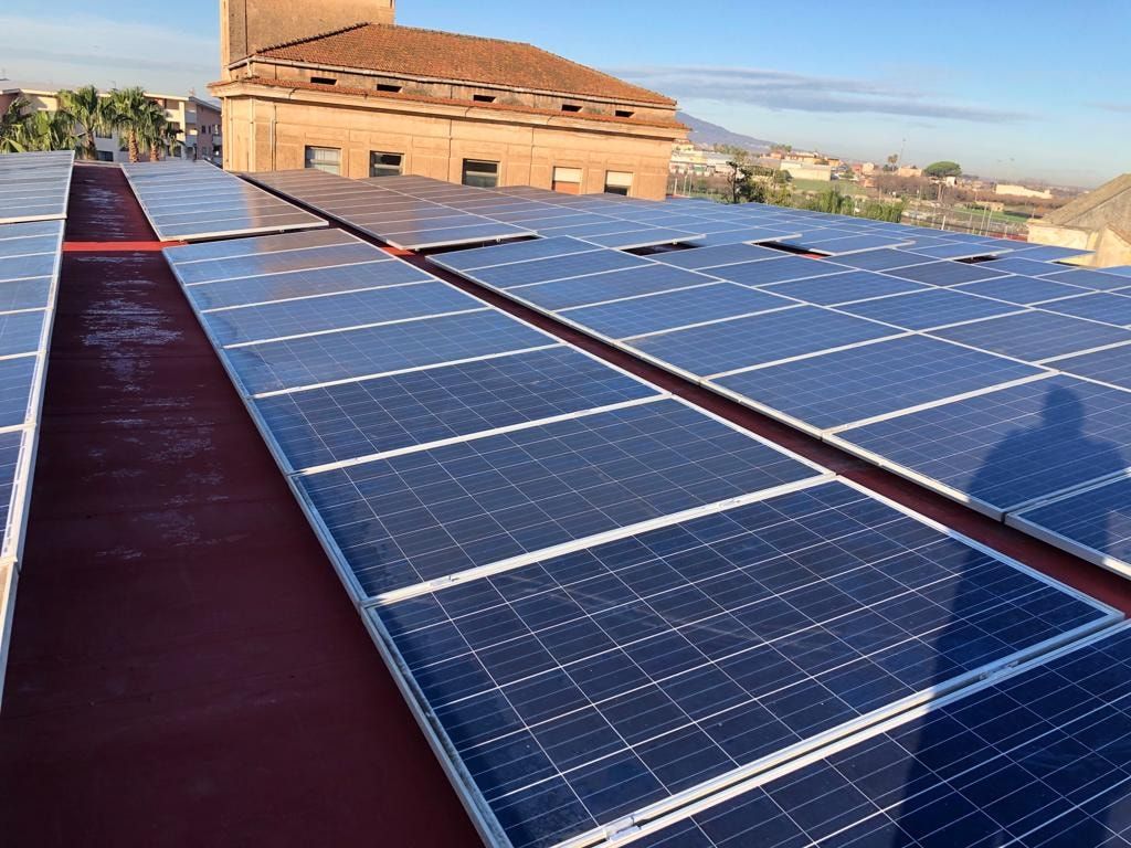 tetto con pannelli solari