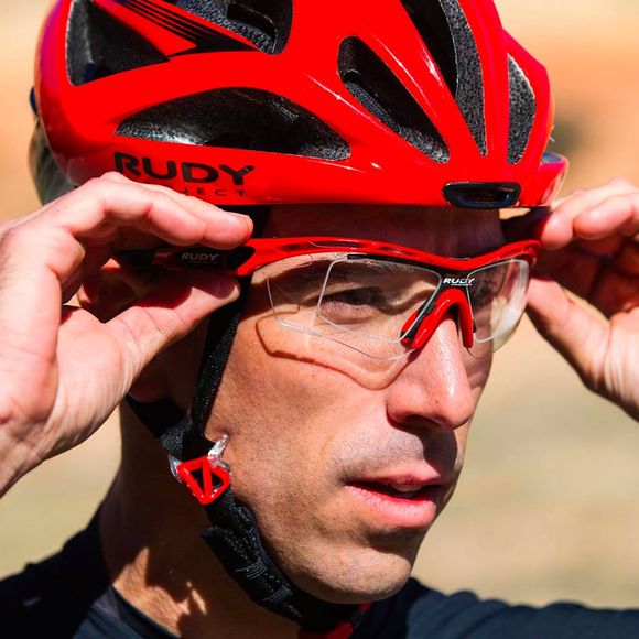 occhiali sportivi per ciclisti