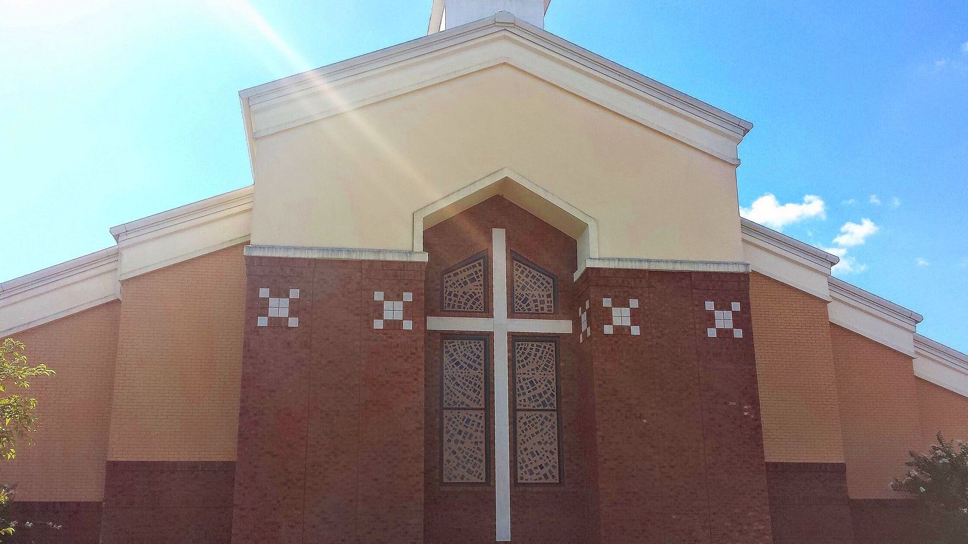 A church with a cross on the front of it.