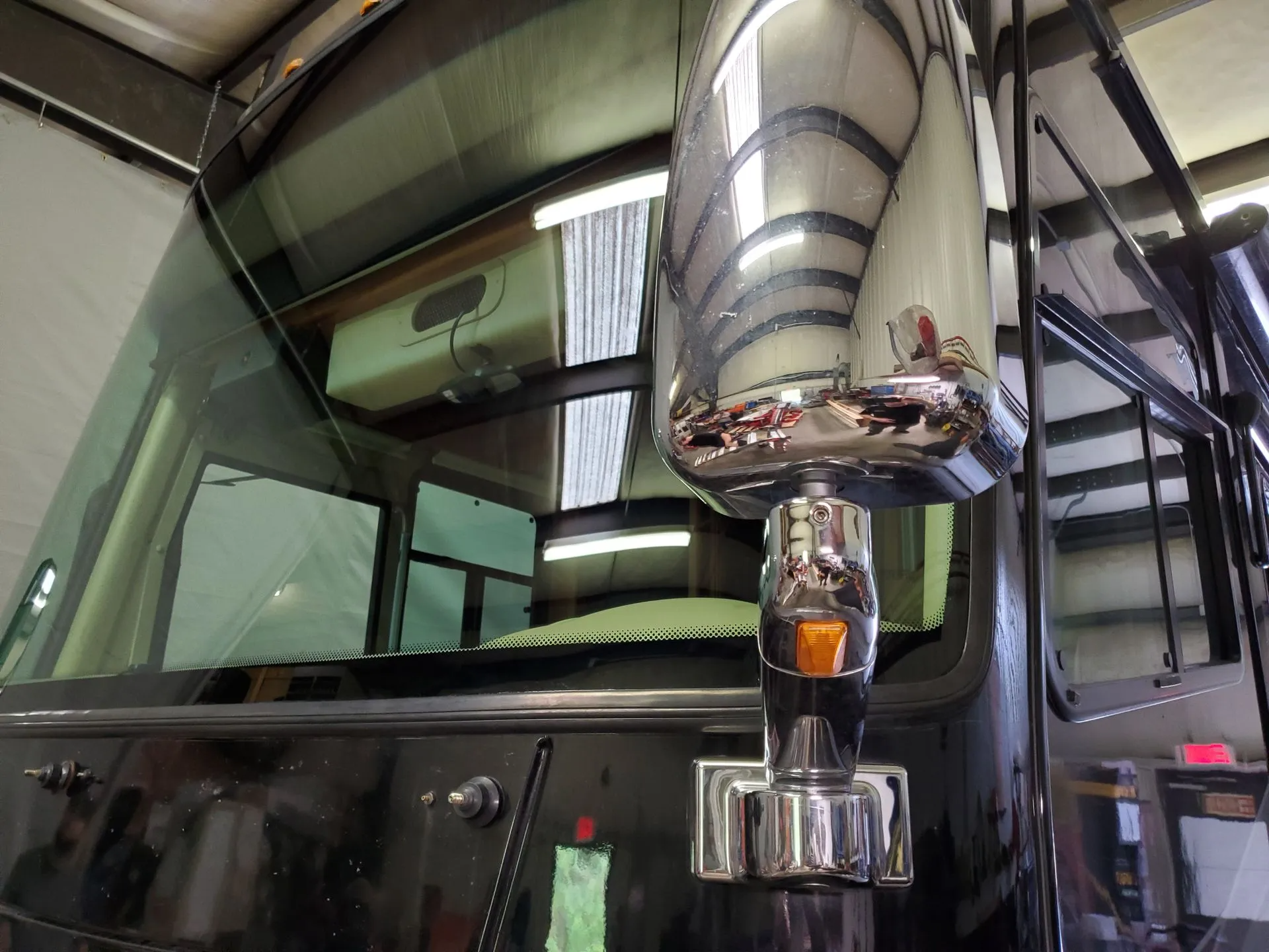 Windshield repair school bus in Mountain City, TN