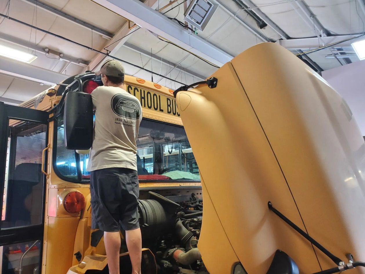 School bus fleet windshield replacement Mountain City, TN