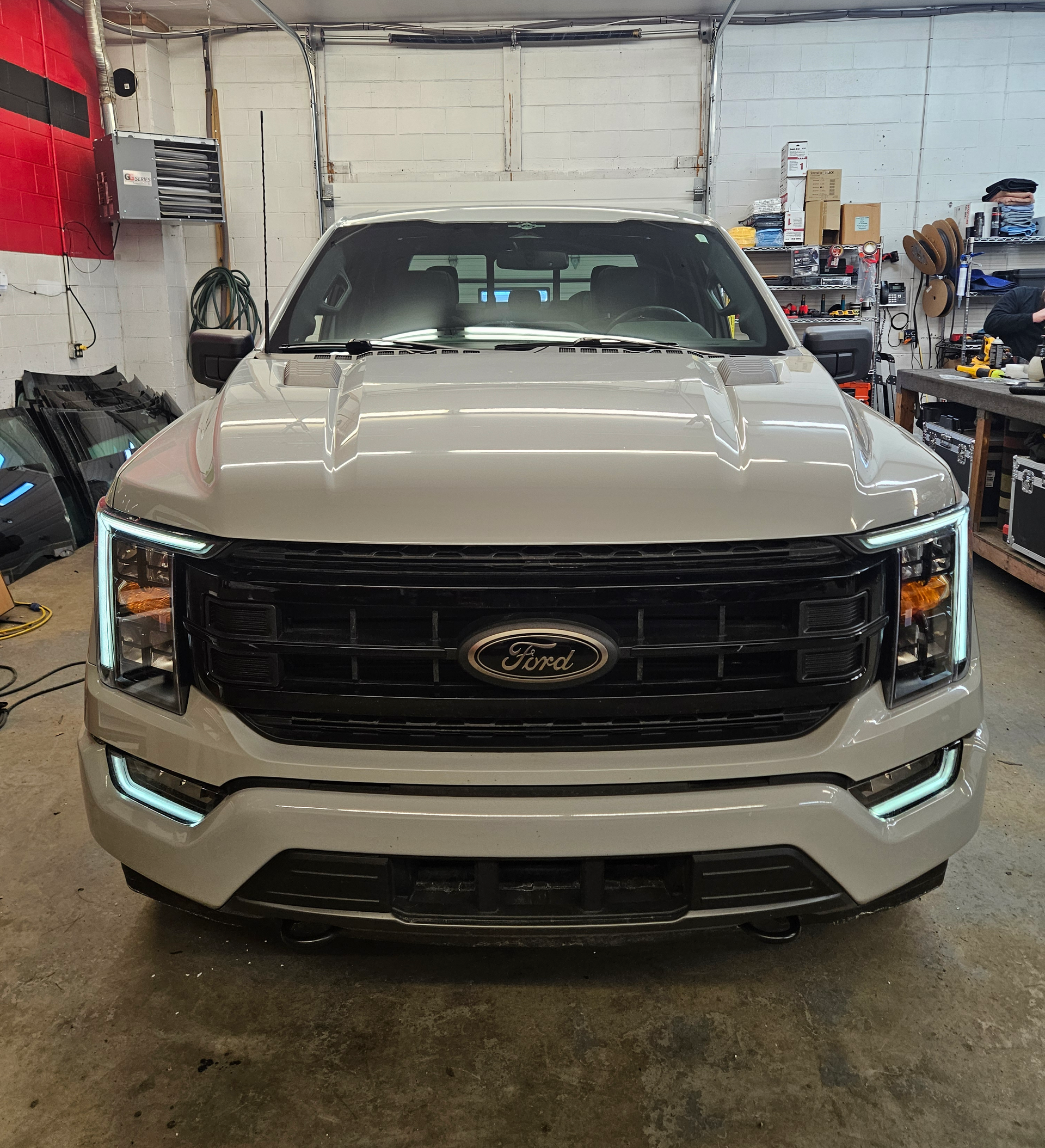 Ford Branco windshield replacement in Boone, NC & Mountain City, TN