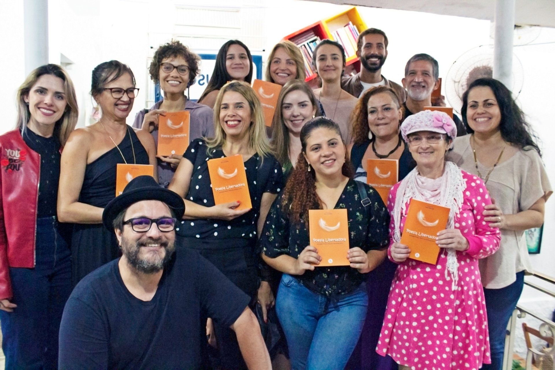 Autores e os editores da antologia