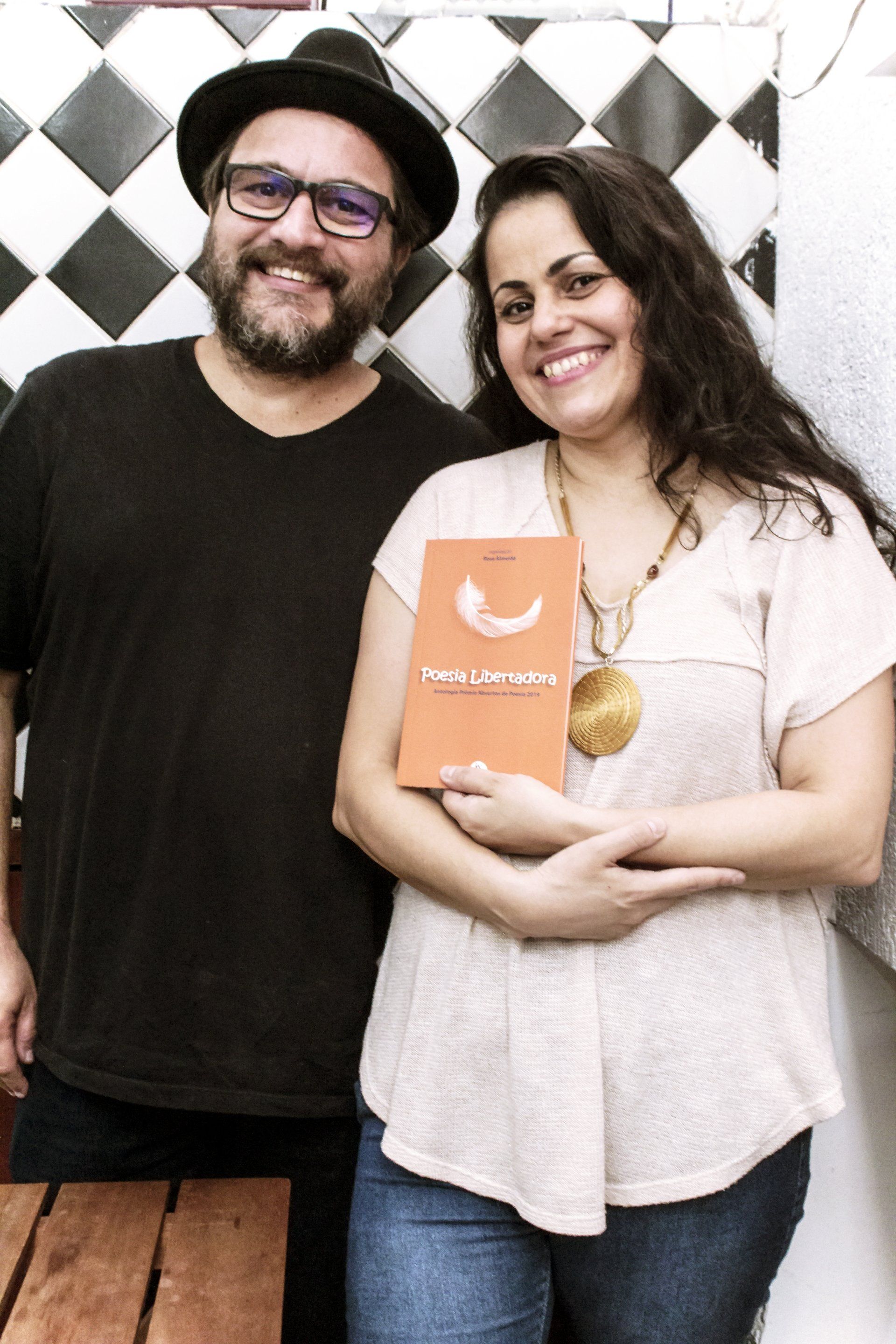 Os editores da Absurtos, Vanderley Sampaio e Rose Almeida, e a Poesia Libertadora