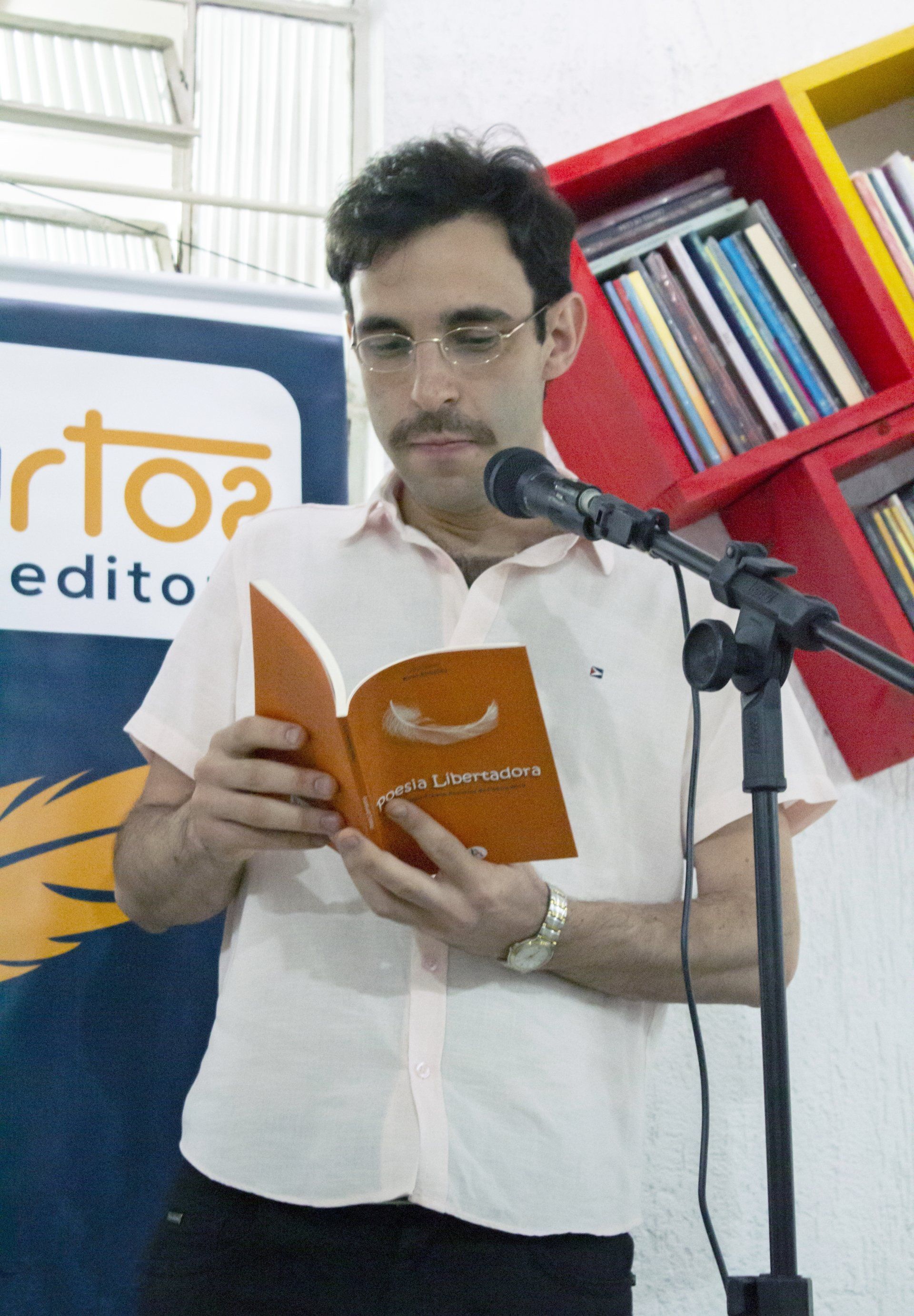 Adriano Girelli lê seu poema