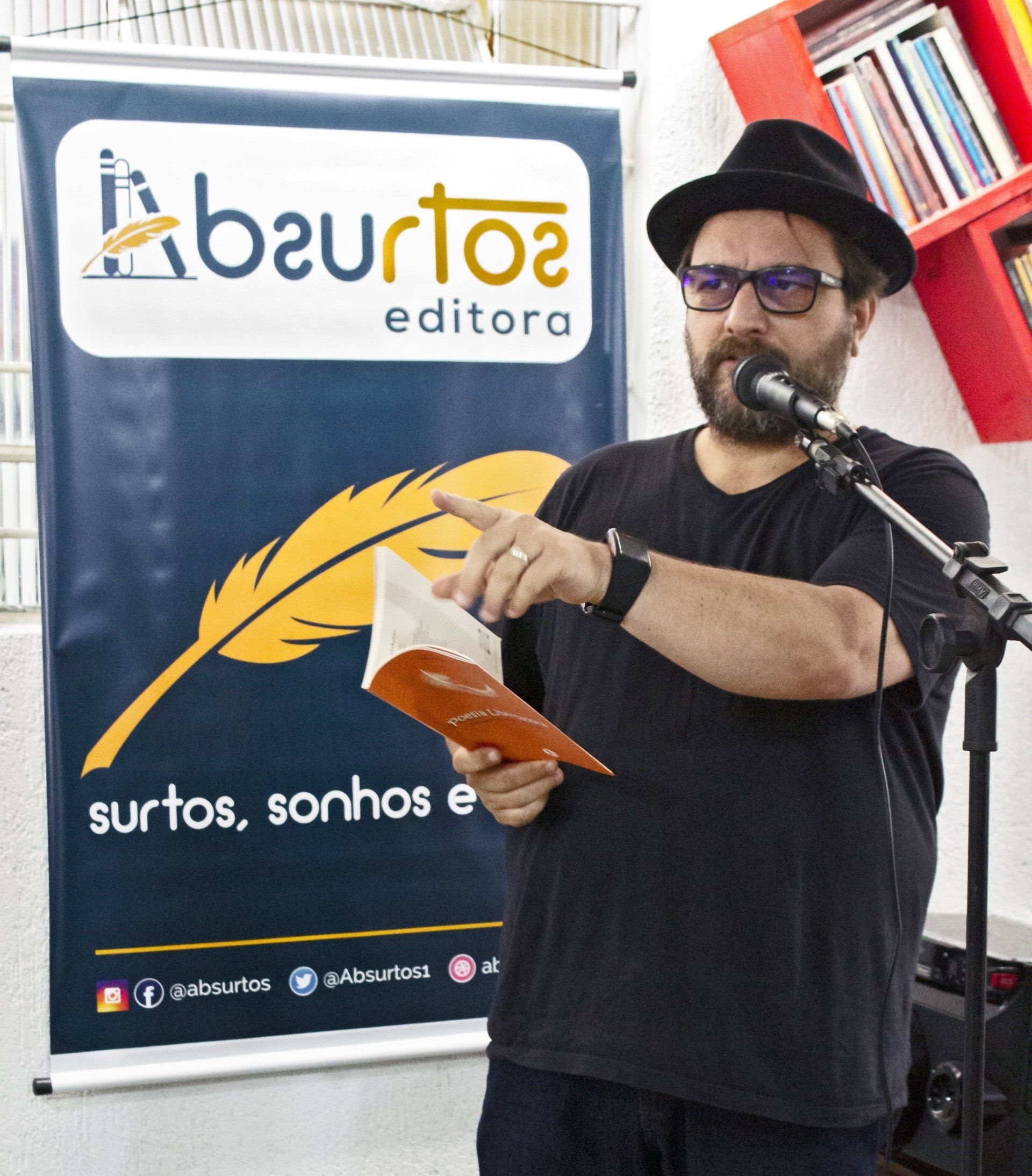 O editor Vanderley Sampaio apresenta poema do autor Danilo Giroldo, 3º lugar no Prêmio Absurtos de Poesia 2019