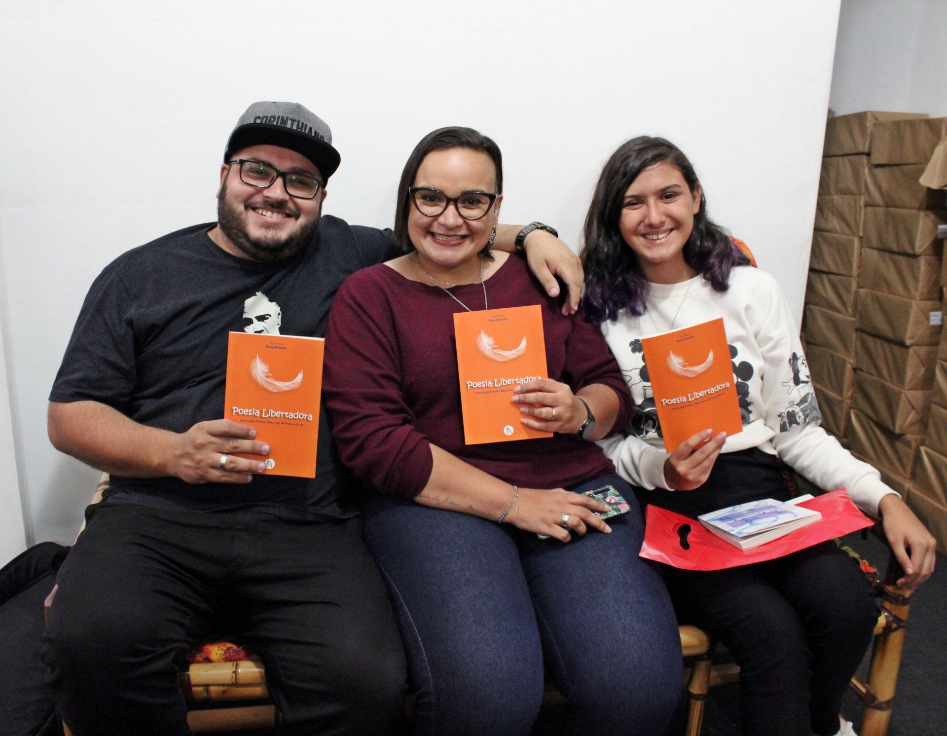 A amiga Paloma Novaes Sá (ao centro) com Daniel Duarte de Lima e sua sobrinha Pyetra