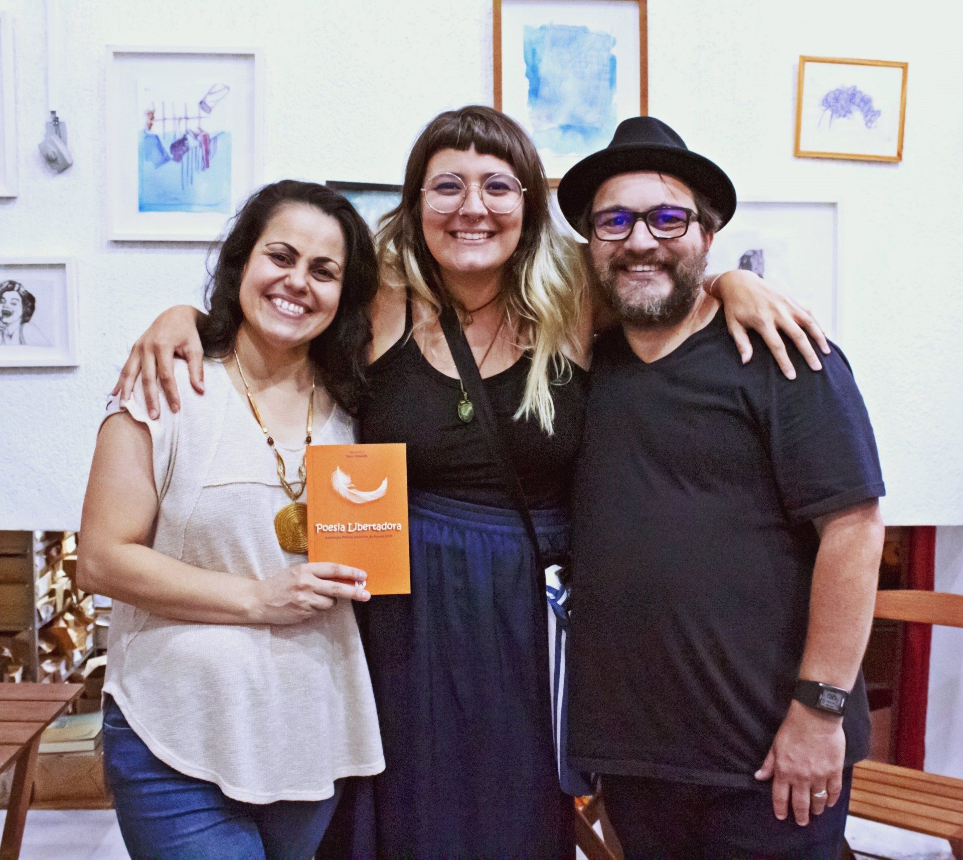 Os editores com a amiga Marih Herrera