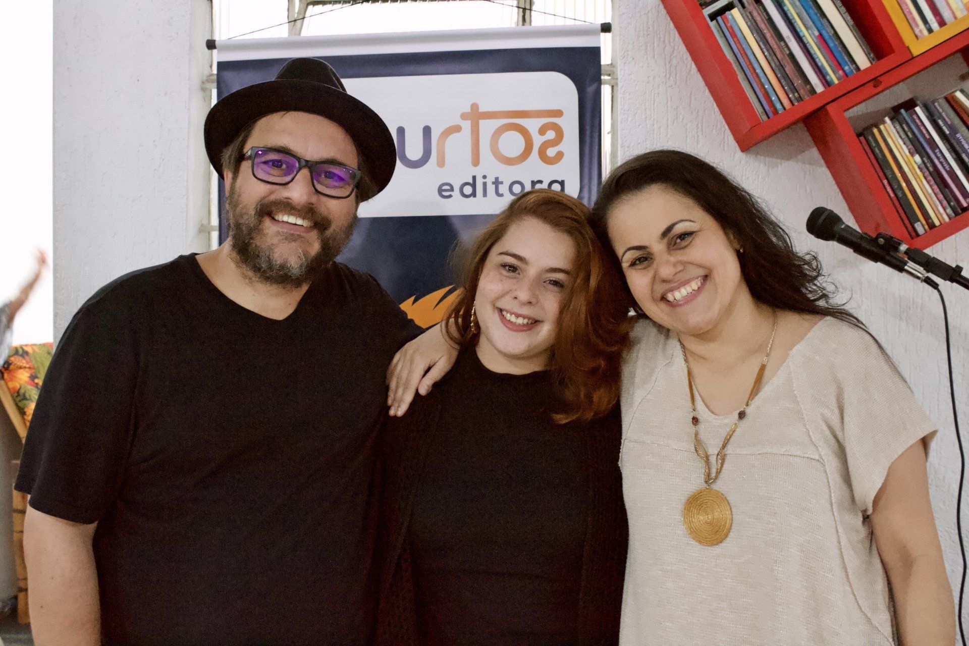 Os editores com a amiga Renata Moraes
