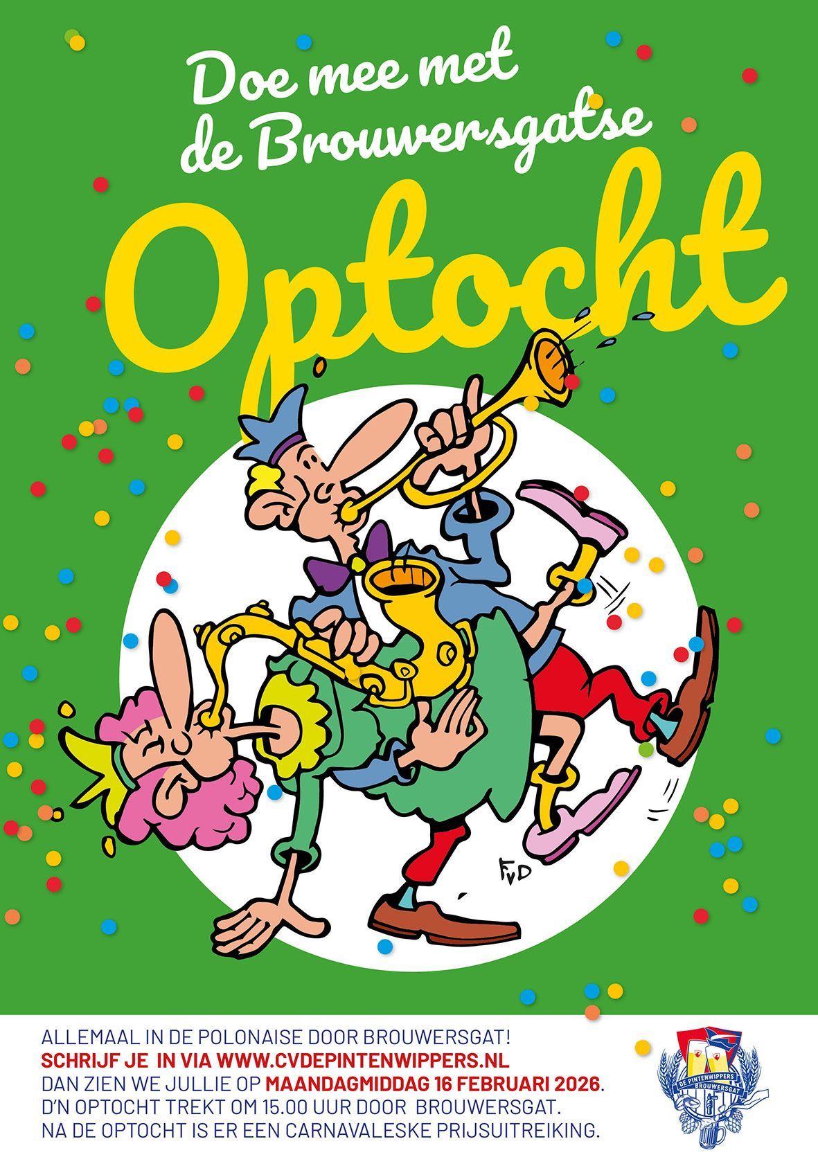 Vijf mannen in blauwe jassen en hoeden met veren staan in een bosrijk gebied, omgeven door een ronde, stenen rand.