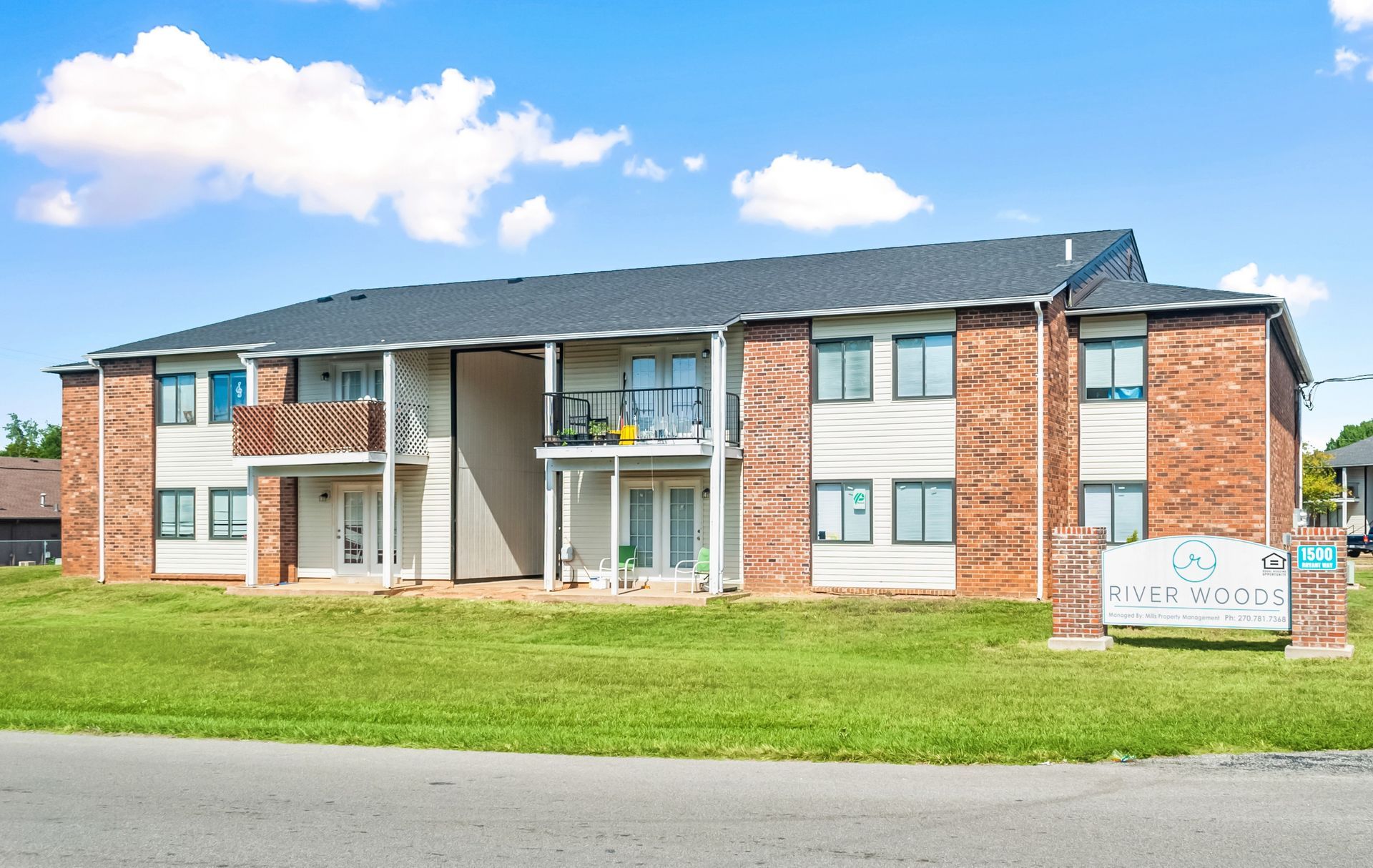 River Woods Apartments 