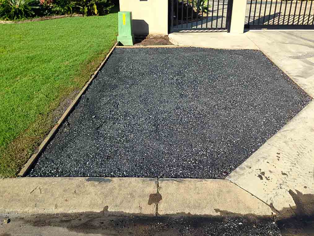 Wide Lawn Beside The House — MJP Mini Diggers In Andergrove, QLD