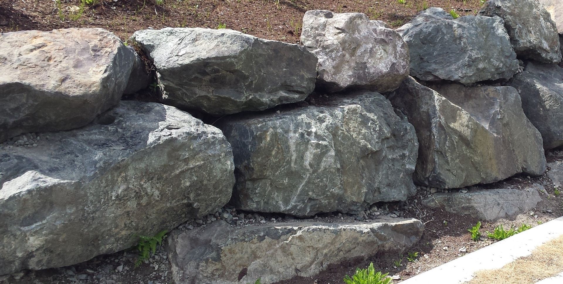 Large boulder retaining wall