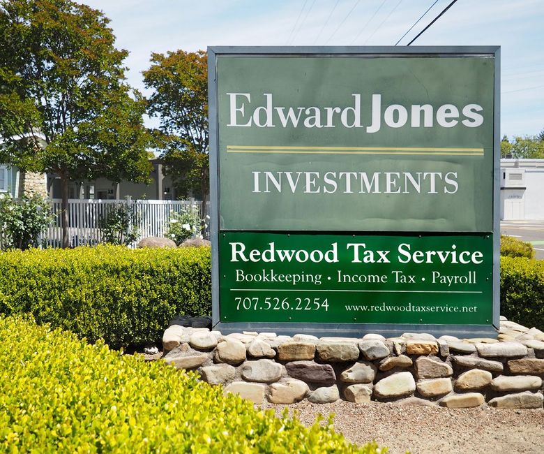 Street sign for Redwood Tax Service