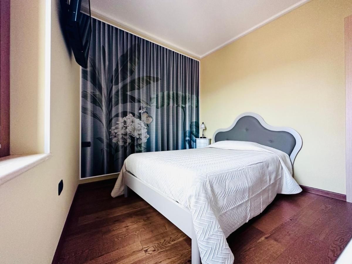 camera matrimoniale con letto alla francese