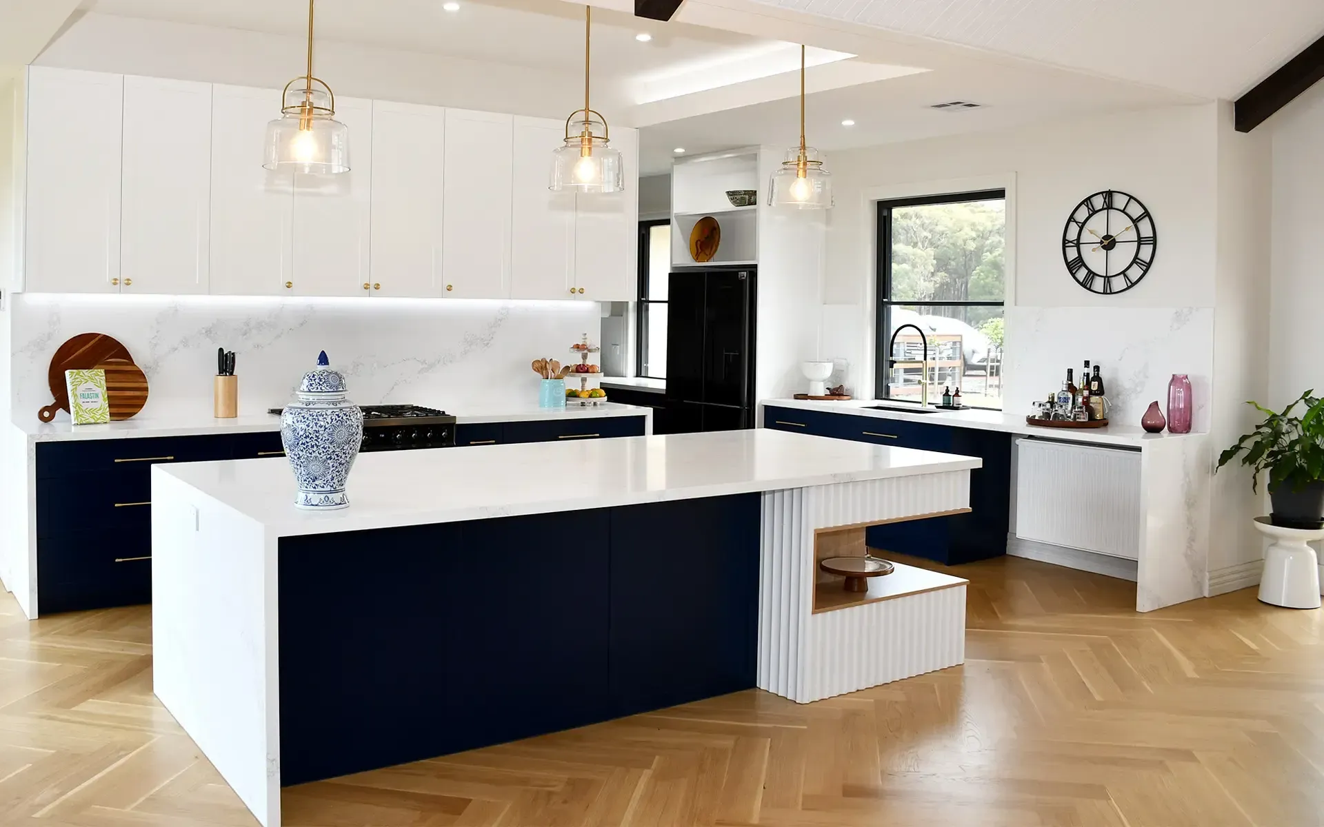 This cabinetry project by Creative Cabinetry sits inside a stunning new build on 60 acres near Ballan, Victoria. The design came together through close collaboration between our team and the owner-builders. 