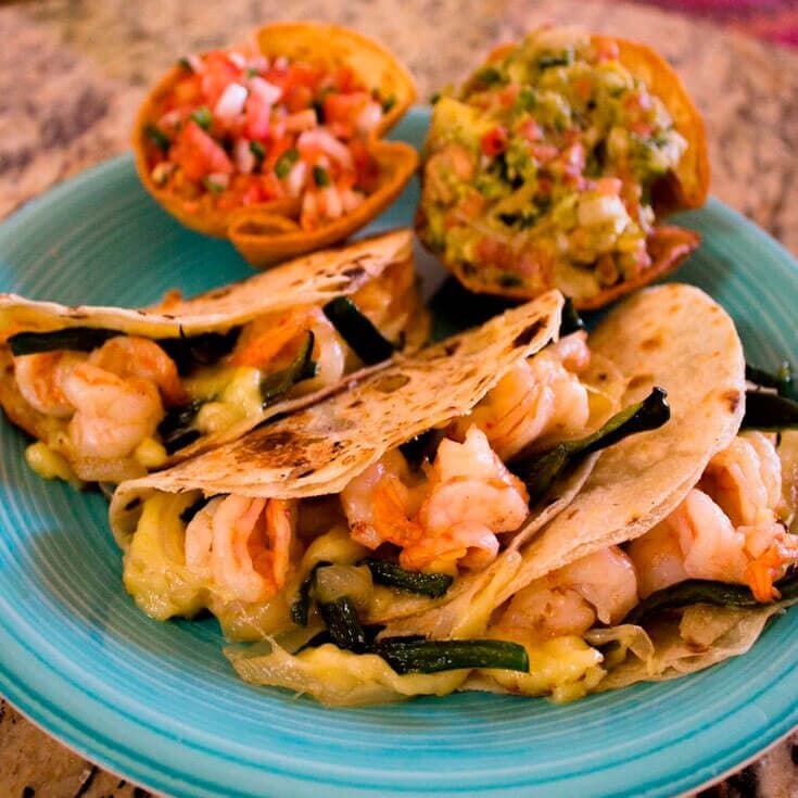 AUTO HOTEL LOS DELFINES -CAMARONES