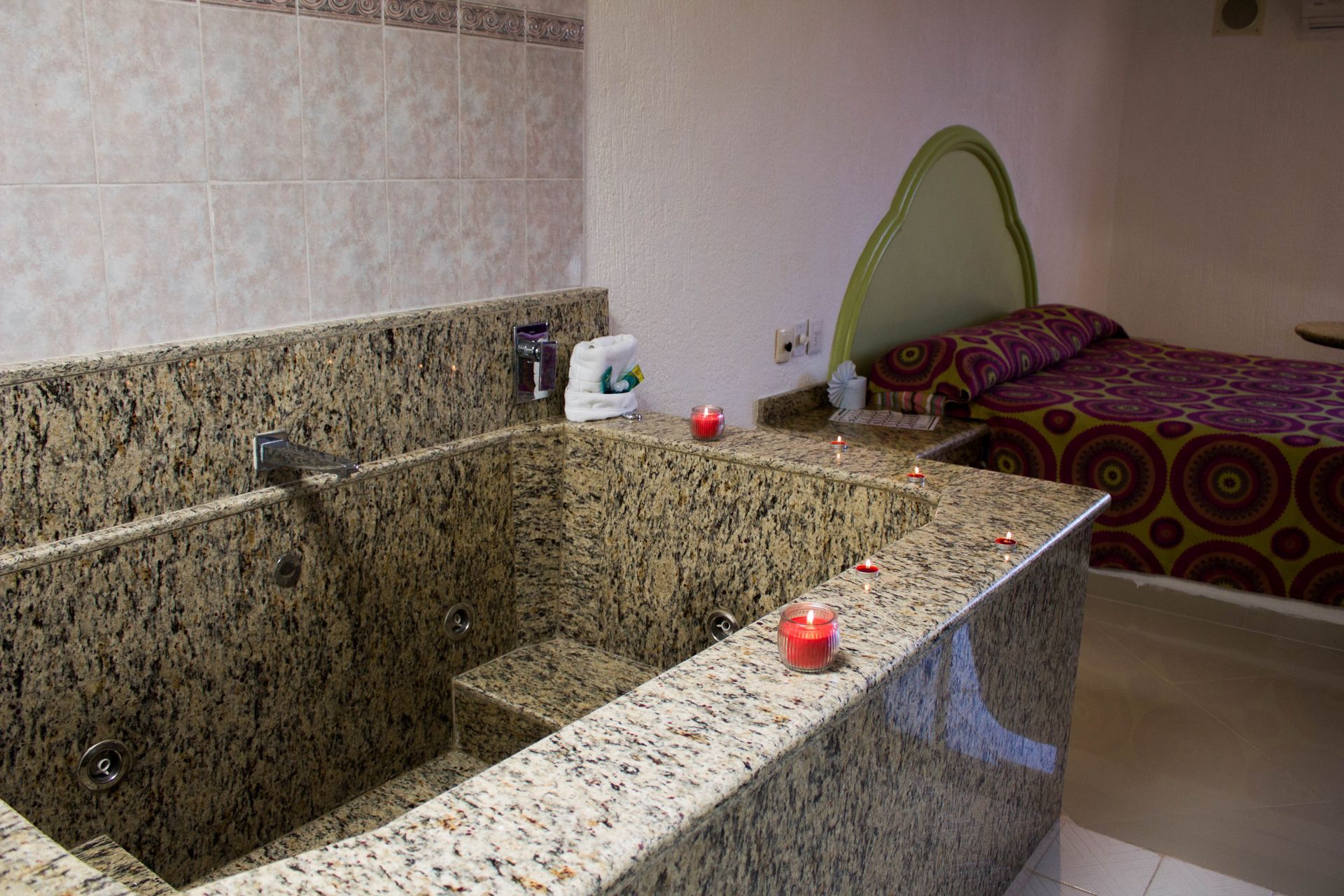 AUTO HOTEL LOS DELFINES  - JACUZZI