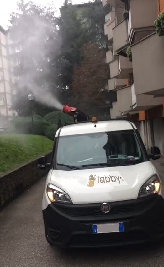 opera di disinfestazione contro zanzare a Milano 