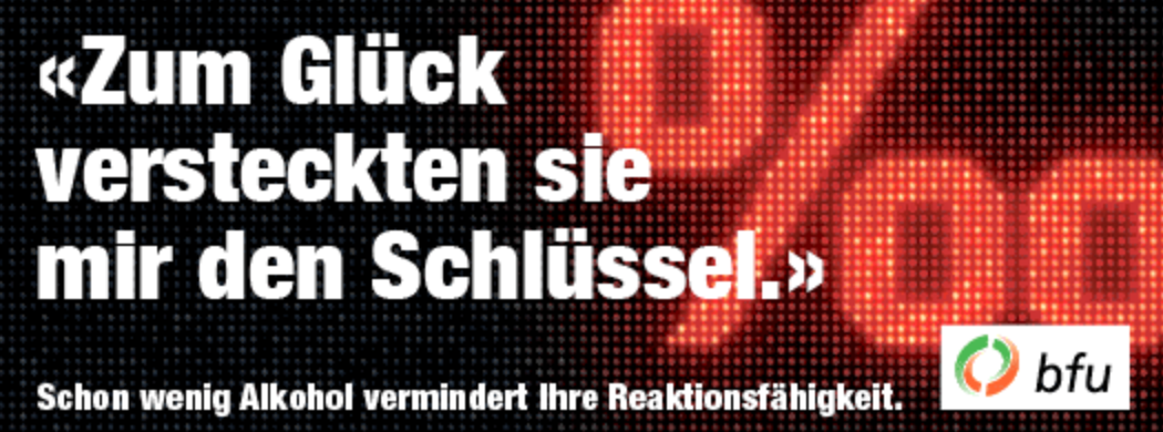 A sign that says zum glück versteckten sie mir den schlüssel