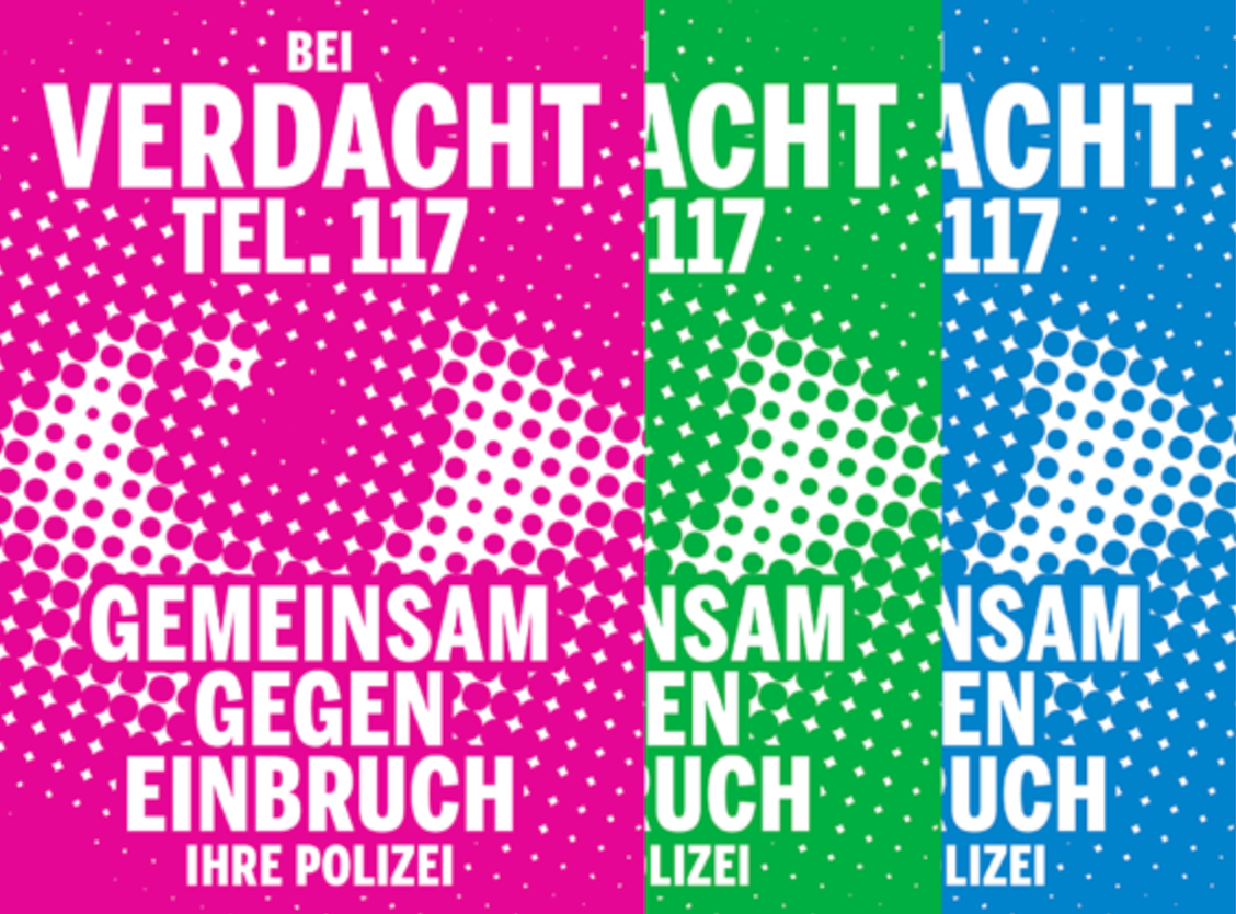 Ein rosa, grün und blau Schild mit der Aufschrift „verdacht acht 117“