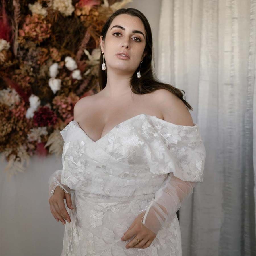 Posy-of-Threads_Hera-Couture-Avante-Garde-Gowns_Cassi-Lace-Curve