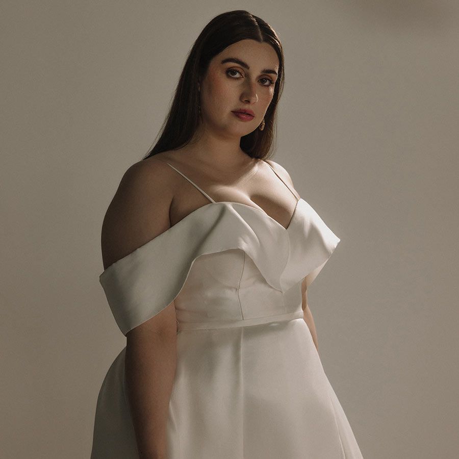 Posy of Threads_Hera Couture Minimalista-Gowns_Curve_Francois