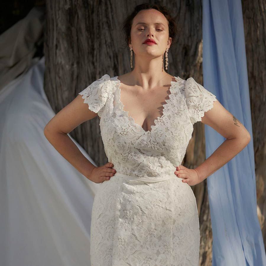 Posy-of-Threads_Hera-Couture-Minimalista-Gowns_Curve_Rosa-Modern