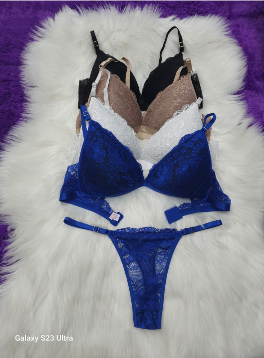 Conjunto de lencería en encaje azul