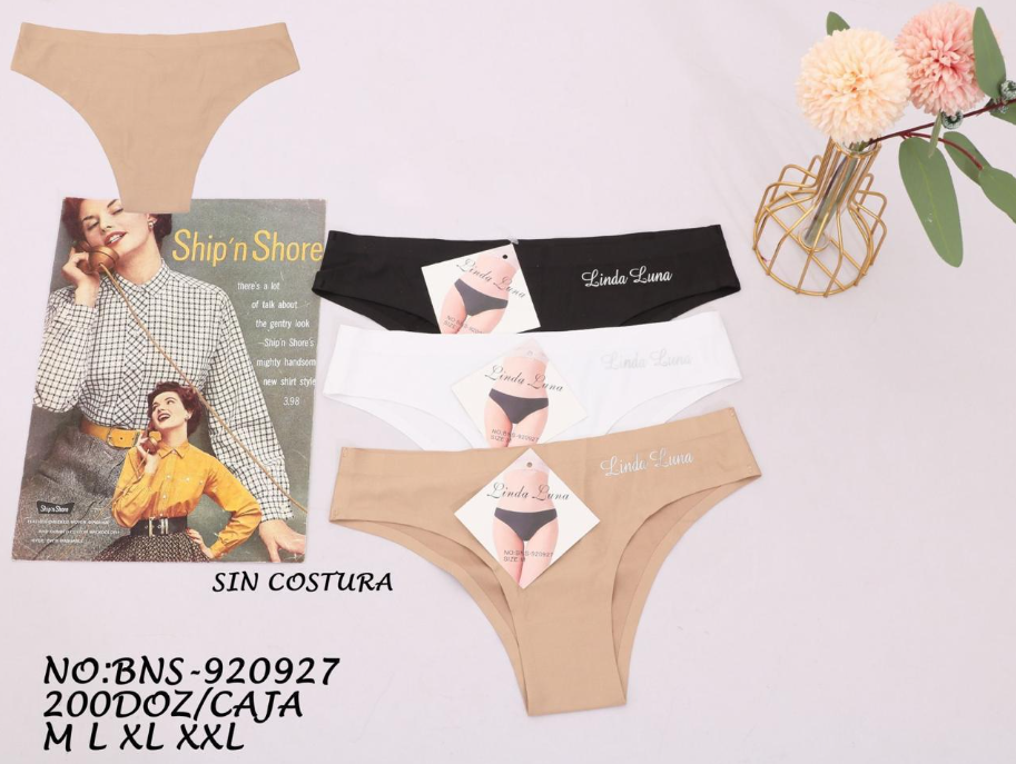 Una colección de ropa interior en colores beige, negro y blanco, con detalles publicitarios.