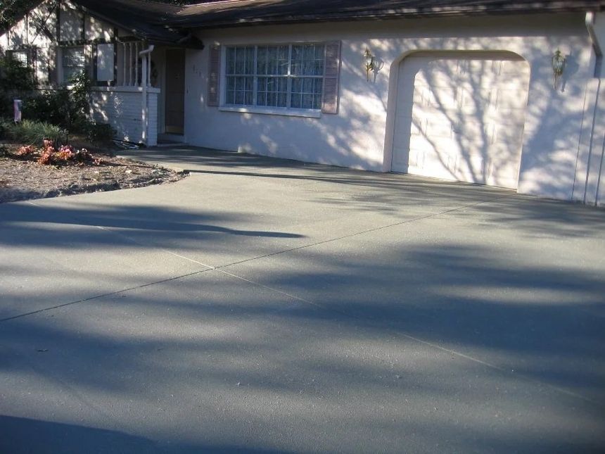 Building With Furnished Entrance Way | Tampa, FL | Mr. Patio