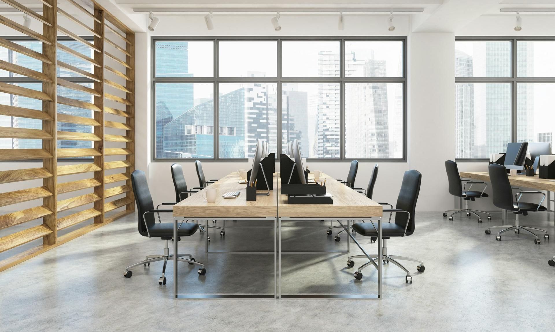 Schönes Büro mit vielen Arbeitsplätzen