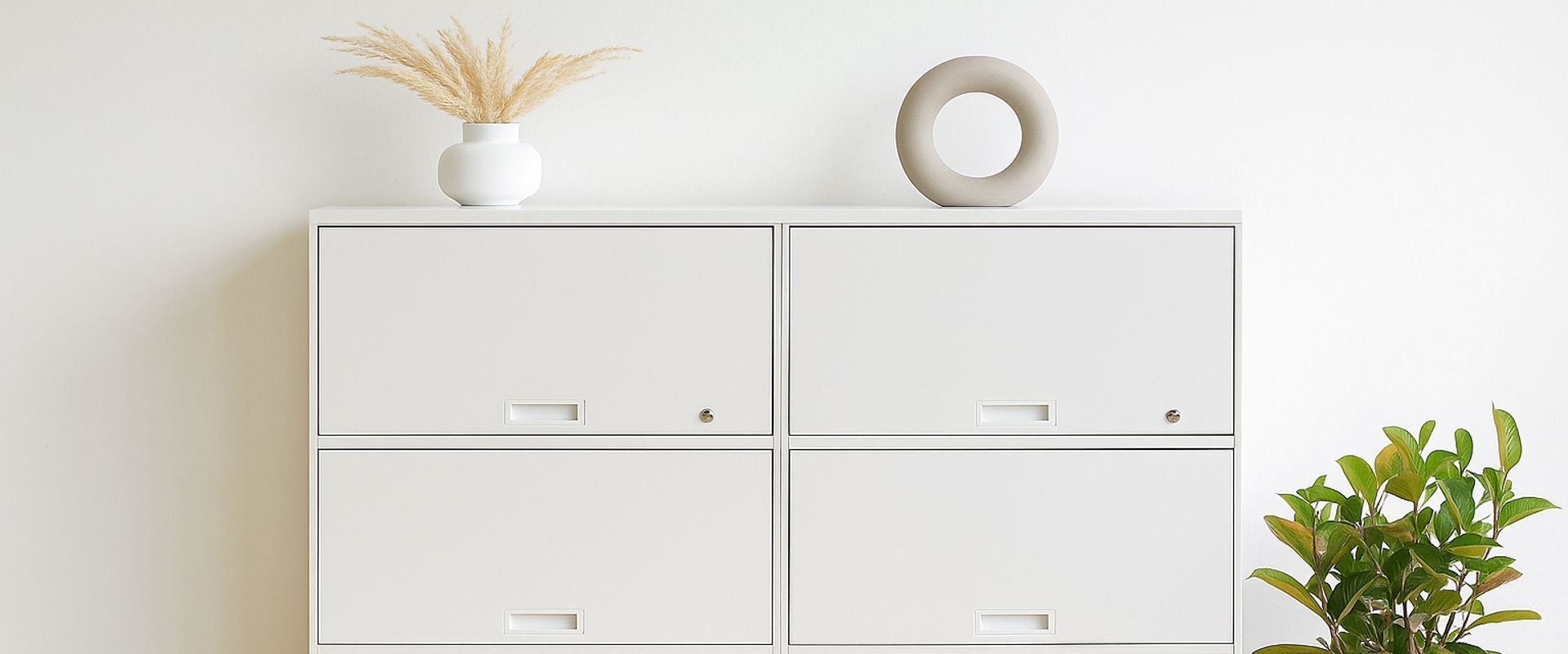 Ein schöner Schrank der Marke Lista Lo Office