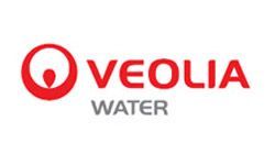 Logo Veolia Eau avec un motif circulaire rouge au-dessus du texte rouge « VEOLIA » et du texte gris « WATER ».