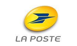 Logo de La Poste : ovale jaune avec une forme bleue ressemblant à un oiseau, en dessous de « LA POSTE » en texte gris.