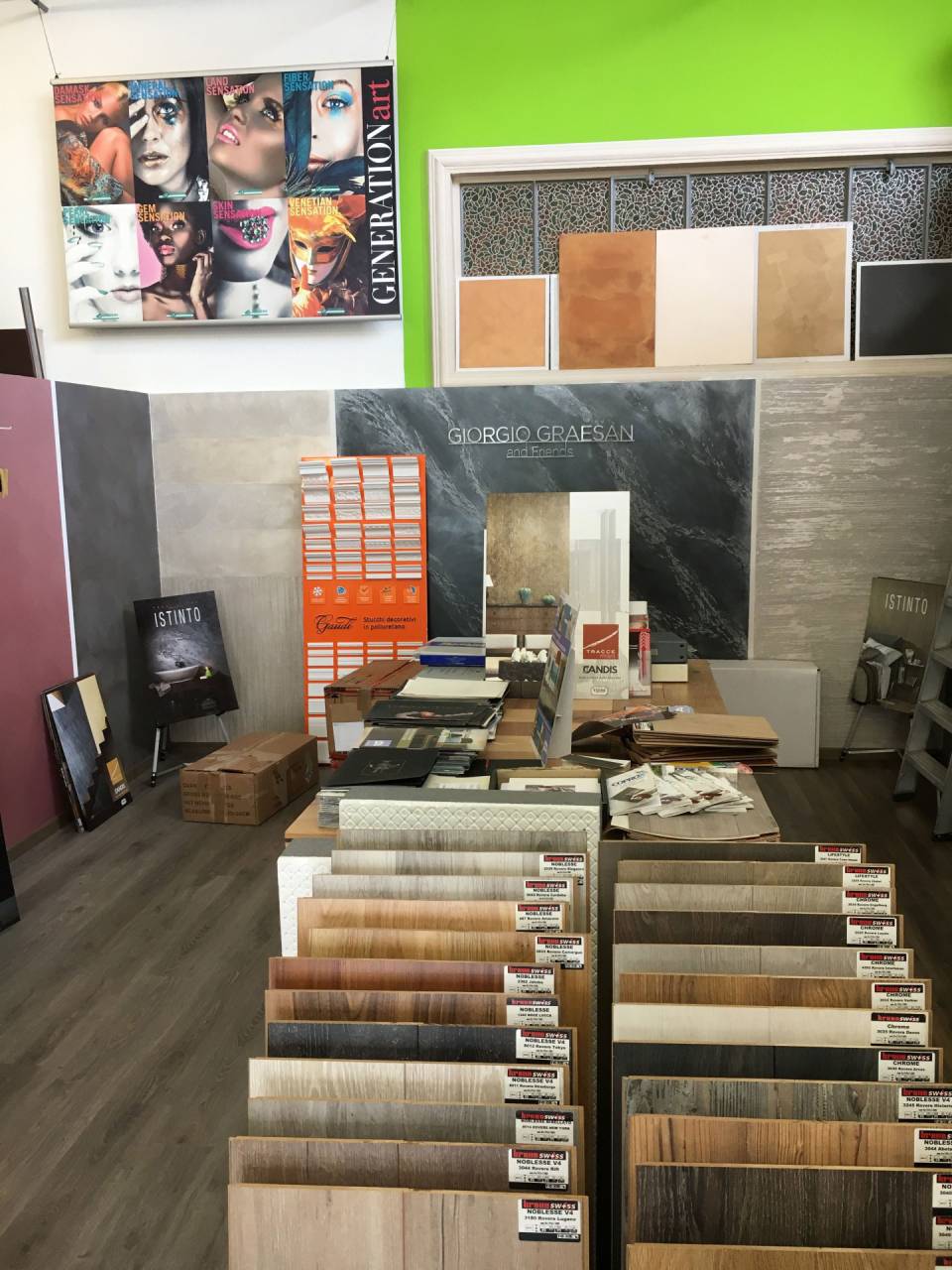 Carta da parati in vendita