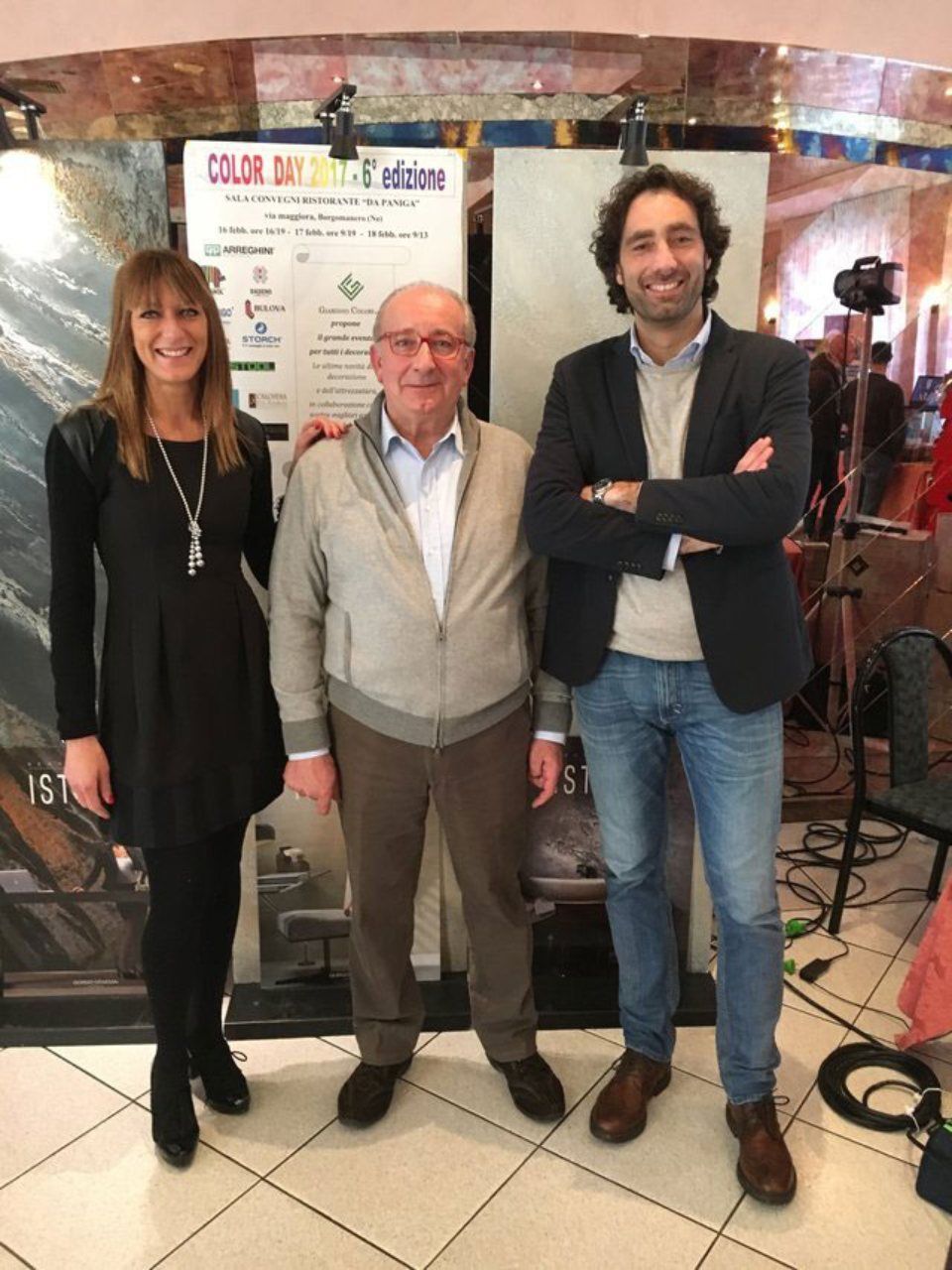 Lo staff del negozio di vernici