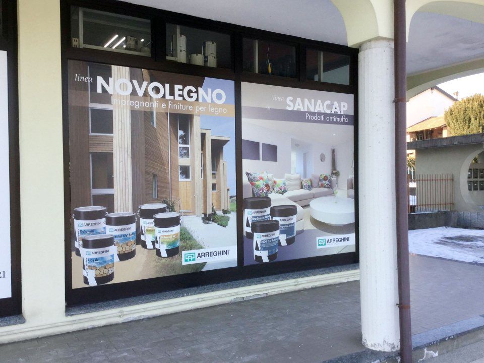 Esterni del negozio di vernici