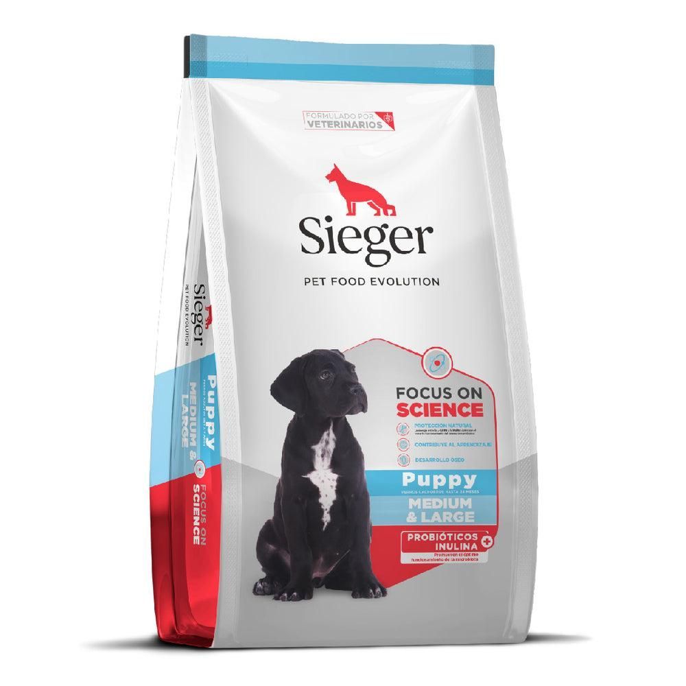Bolsa de alimento para cachorros Sieger, blanca y azul, con un cachorro negro. Tiene la inscripción "Enfoque en la Ciencia".