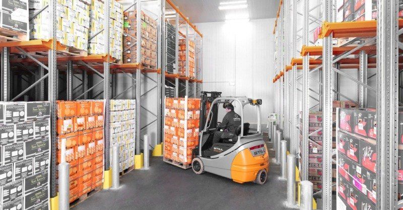 stoccaggio merci in magazzino con scaffalatura STILL terni