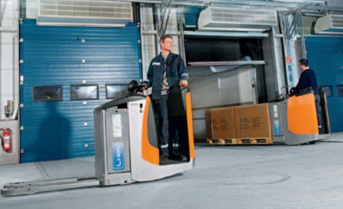 macchina per la movimentazione di pallet del marchio STILL