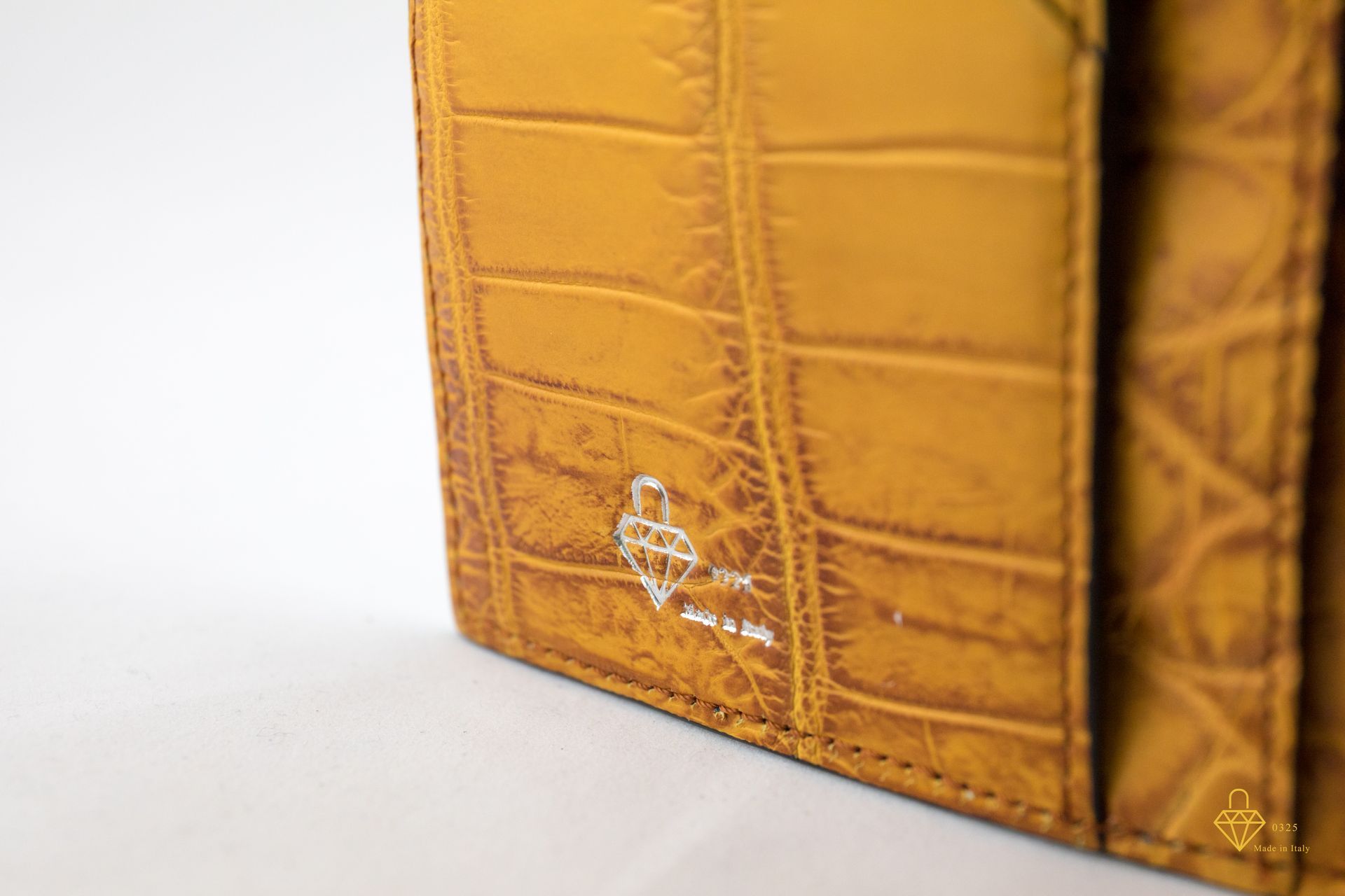 portafoglio in pelle gialla