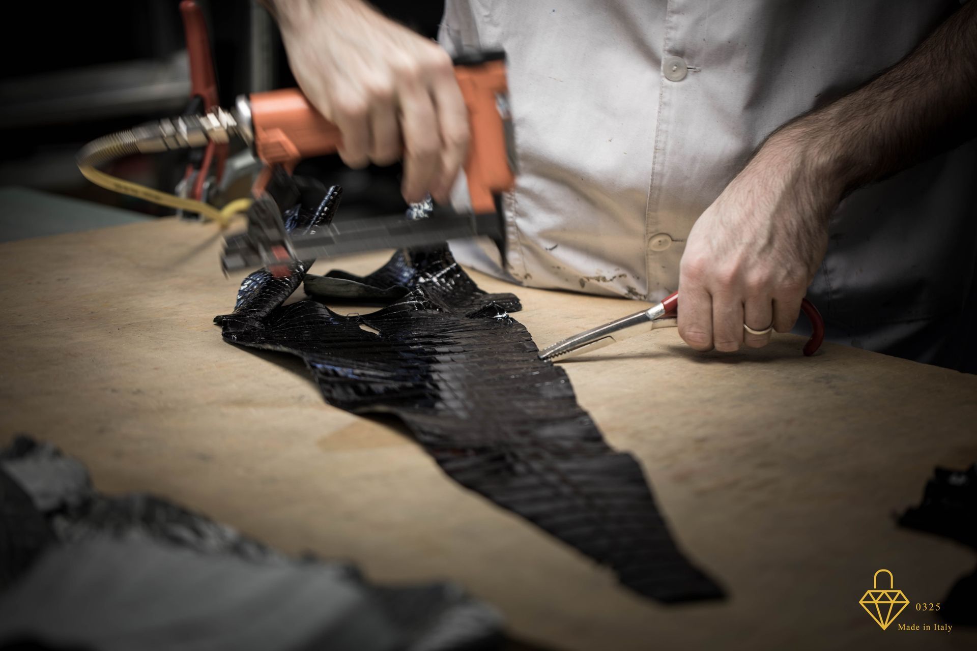 lavorazione artigianale pelle 